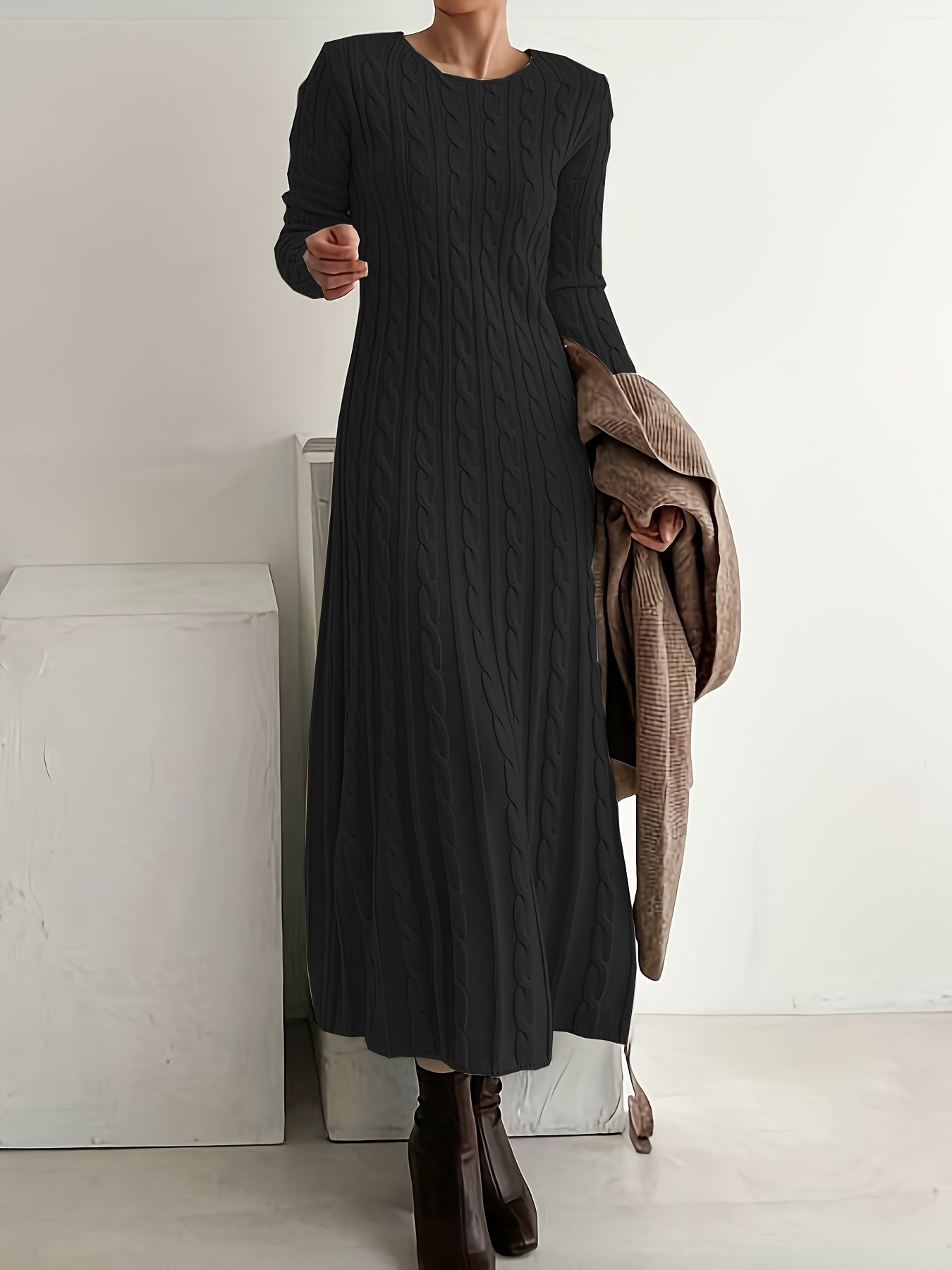Comfortabele maxi jurk in kabeltricot met zachte val en lange lijn voor dames