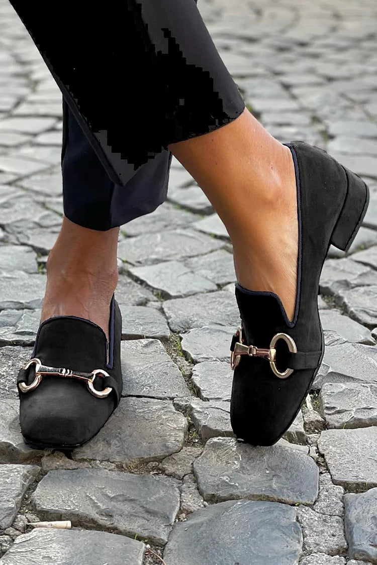Charmante klassieke dames mocassins in een effen tint met sierlijke handgemaakte details