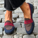 Elegante tweekleurige dames mocassins met contrasterende neus en verzorgde afwerking