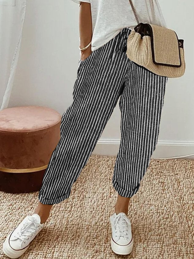 Elegante comfortbroek met zachte elastische taille, diepe zakken en soepel vallende pijpen