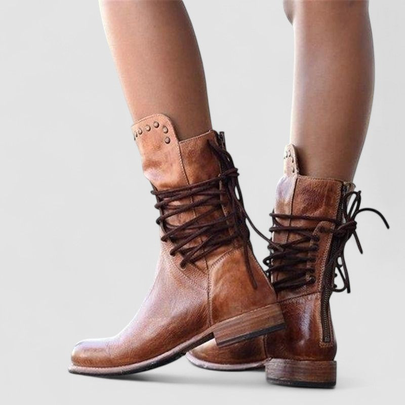Bruine orthopedische westernlaarzen van leer met veters, stiksels en blokhak