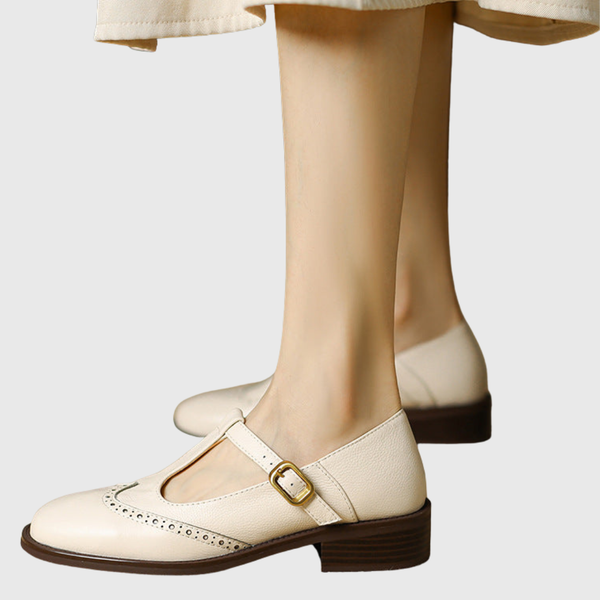 Bruine leren Mary Jane schoenen met T-band, lage blokhak en vintage stiksels
