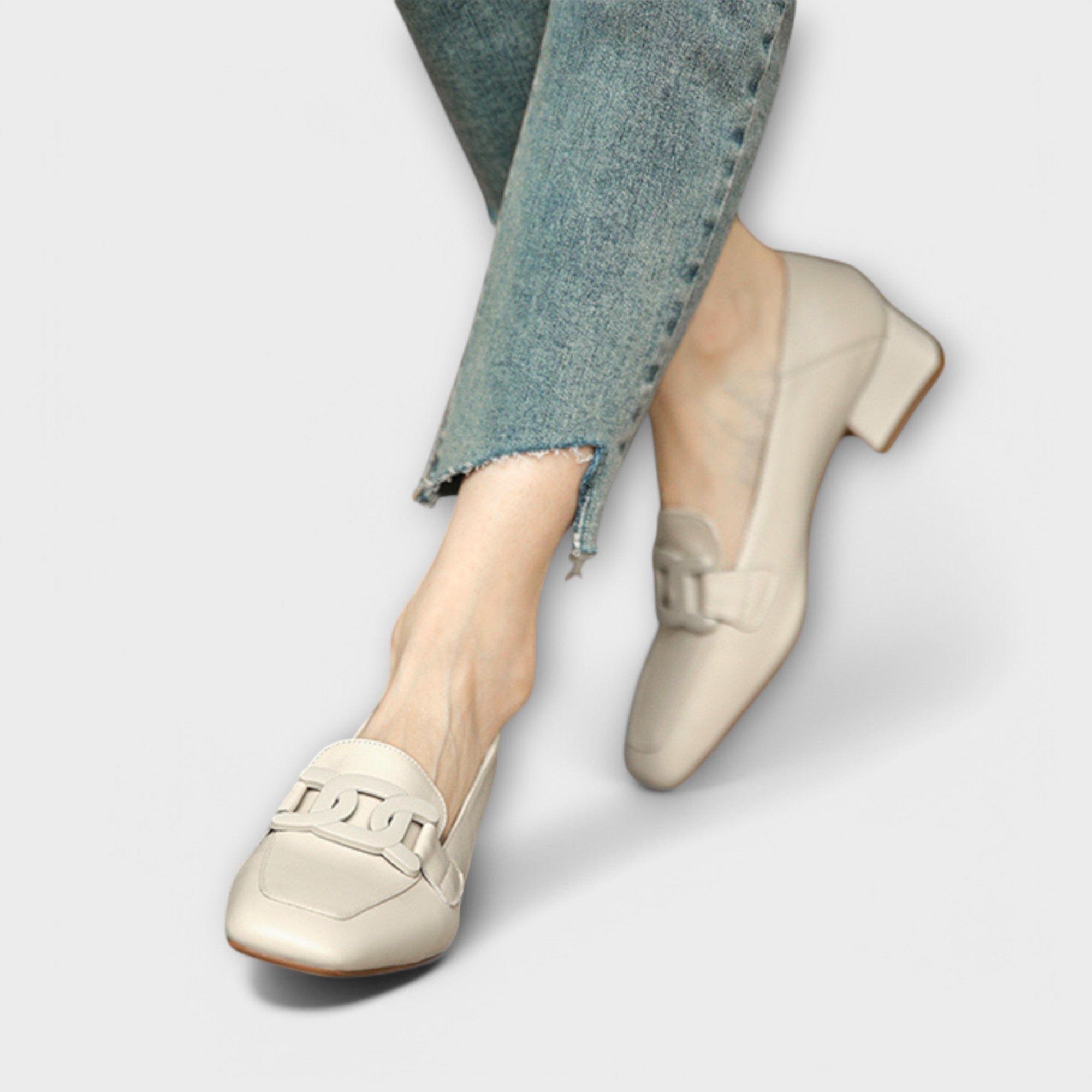 Orthopedische dames loafers van glad leer in een effen kleur met stevige antislipzool