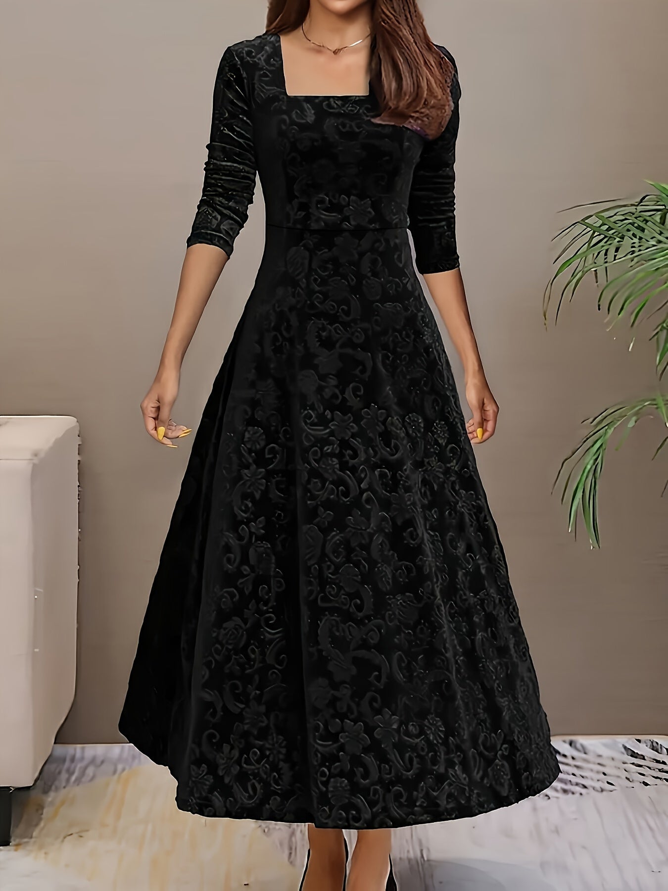 Elegante maxi jurk met verfijnd patroon, vierkante halslijn en driekwart mouwen