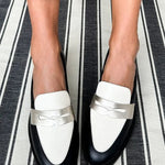 Moderne elegante dames mocassins in een effen tint met strakke lijn en verzorgde afwerking