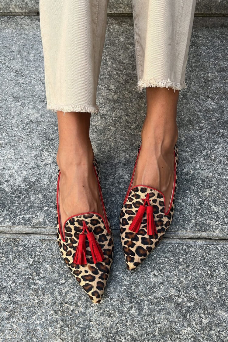 Safari mocassins met luipaardprint in warme tinten en elegante handgemaakte afwerking