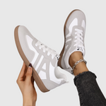 Orthopedische damessneakers met ruime pasvorm, brede neus en dempende ergonomische zool
