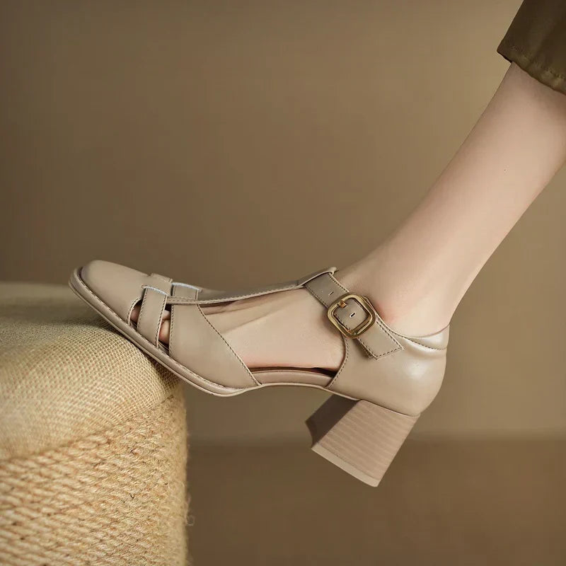 Dames sandalen met vierkante neus, geweven bovenkant, gouden gesp en blokhak