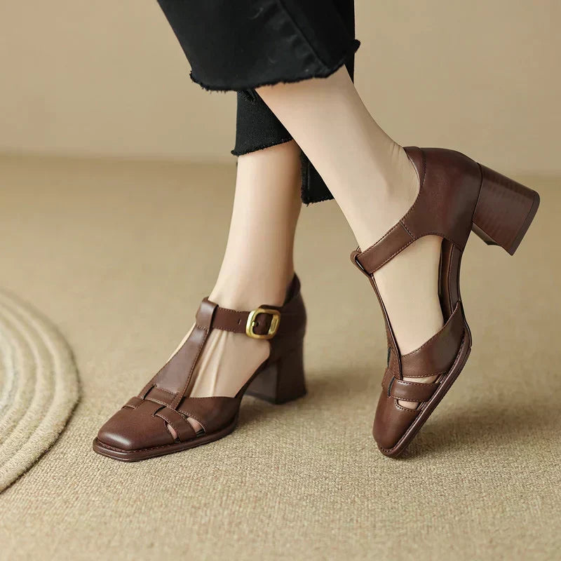 Dames sandalen met vierkante neus, geweven bovenkant, gouden gesp en blokhak