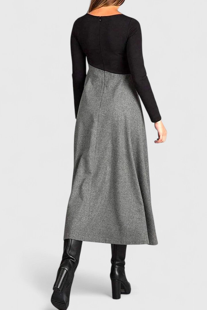 Elegante maxi jurk met lange mouwen en vloeiende rok in een rustige effen tint