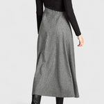 Elegante maxi jurk met lange mouwen en vloeiende rok in een rustige effen tint