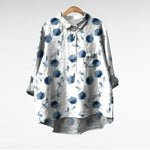Lichte dames zomerblouse met lange mouwen en verfijnde artistieke print in ademende stof