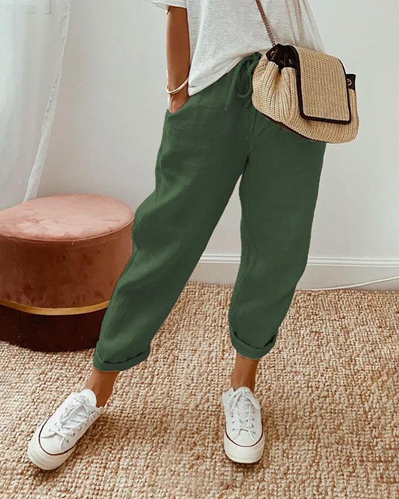 Elegante comfortbroek met zachte elastische taille, diepe zakken en soepel vallende pijpen