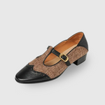 Vintage schoenen met T-bandjes, gouden gesp en lage hak in een klassieke bruine tint