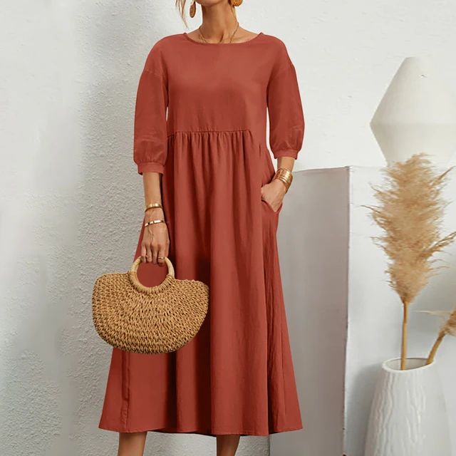 Elegante jurk met ronde hals, 3/4 mouwen, getailleerde taille en vloeiende rok