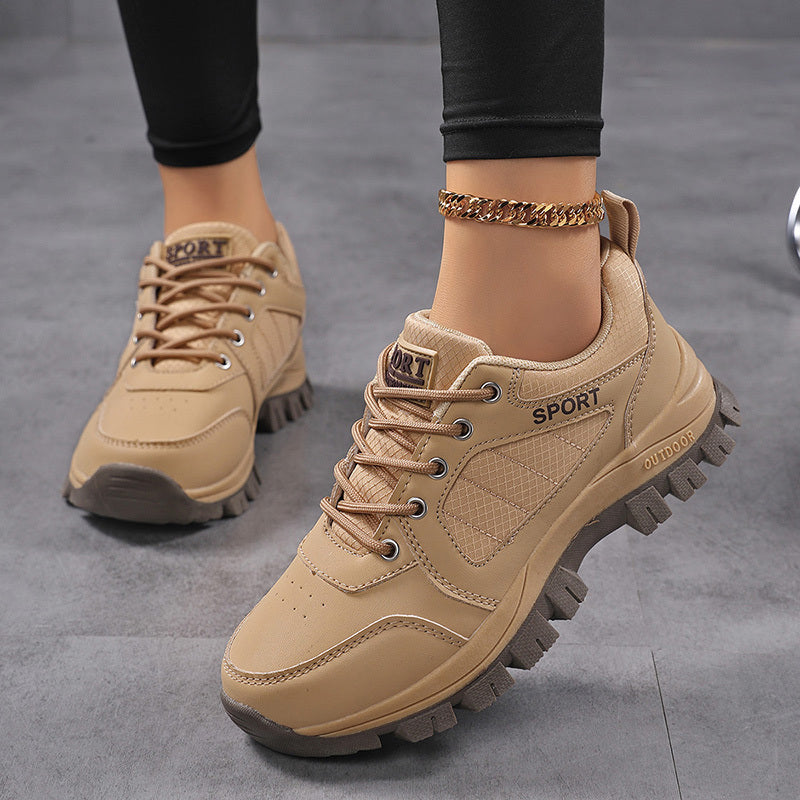 Nienke lichte trail-sneakers