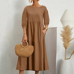 Elegante jurk met ronde hals, 3/4 mouwen, getailleerde taille en vloeiende rok
