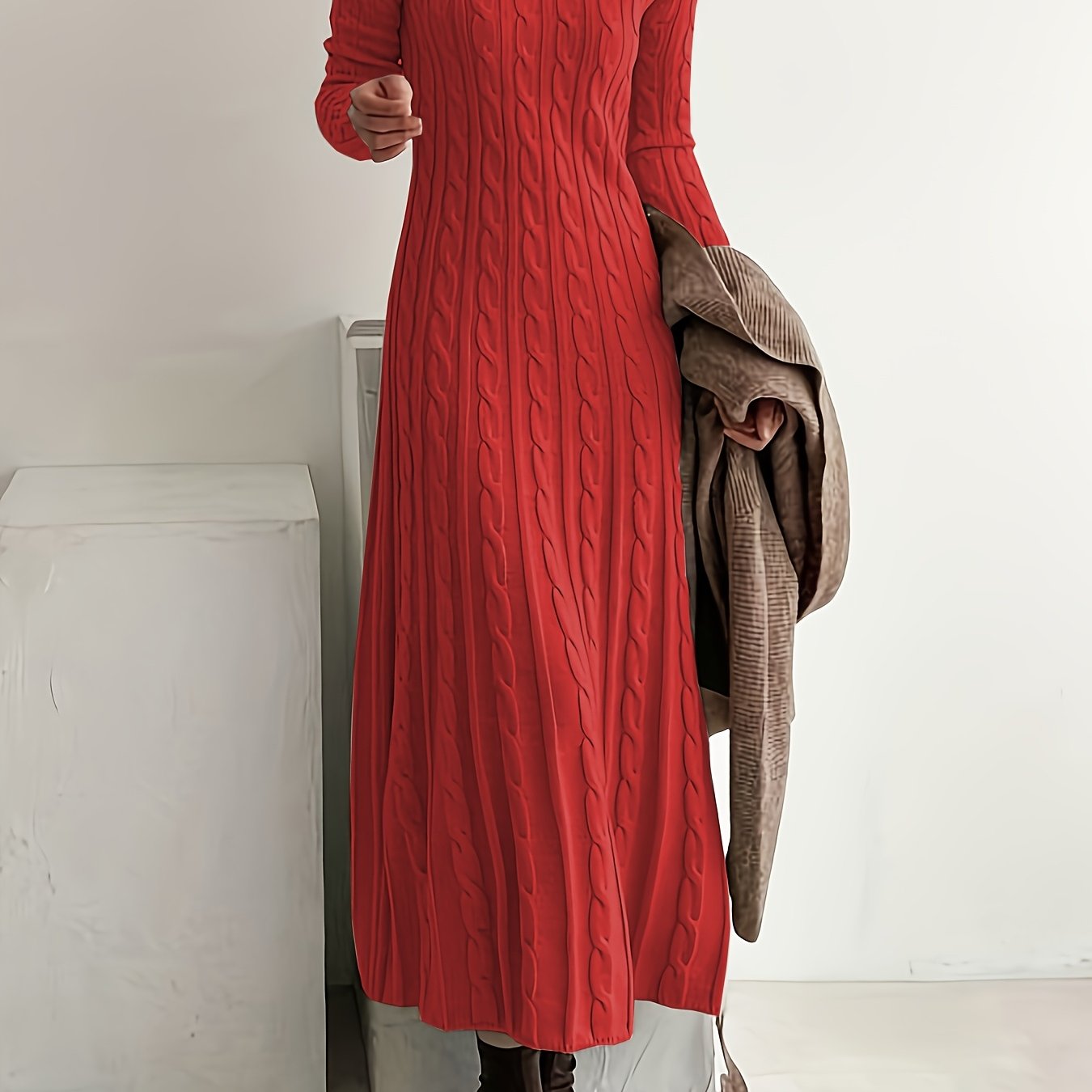 Comfortabele maxi jurk in kabeltricot met zachte val en lange lijn voor dames