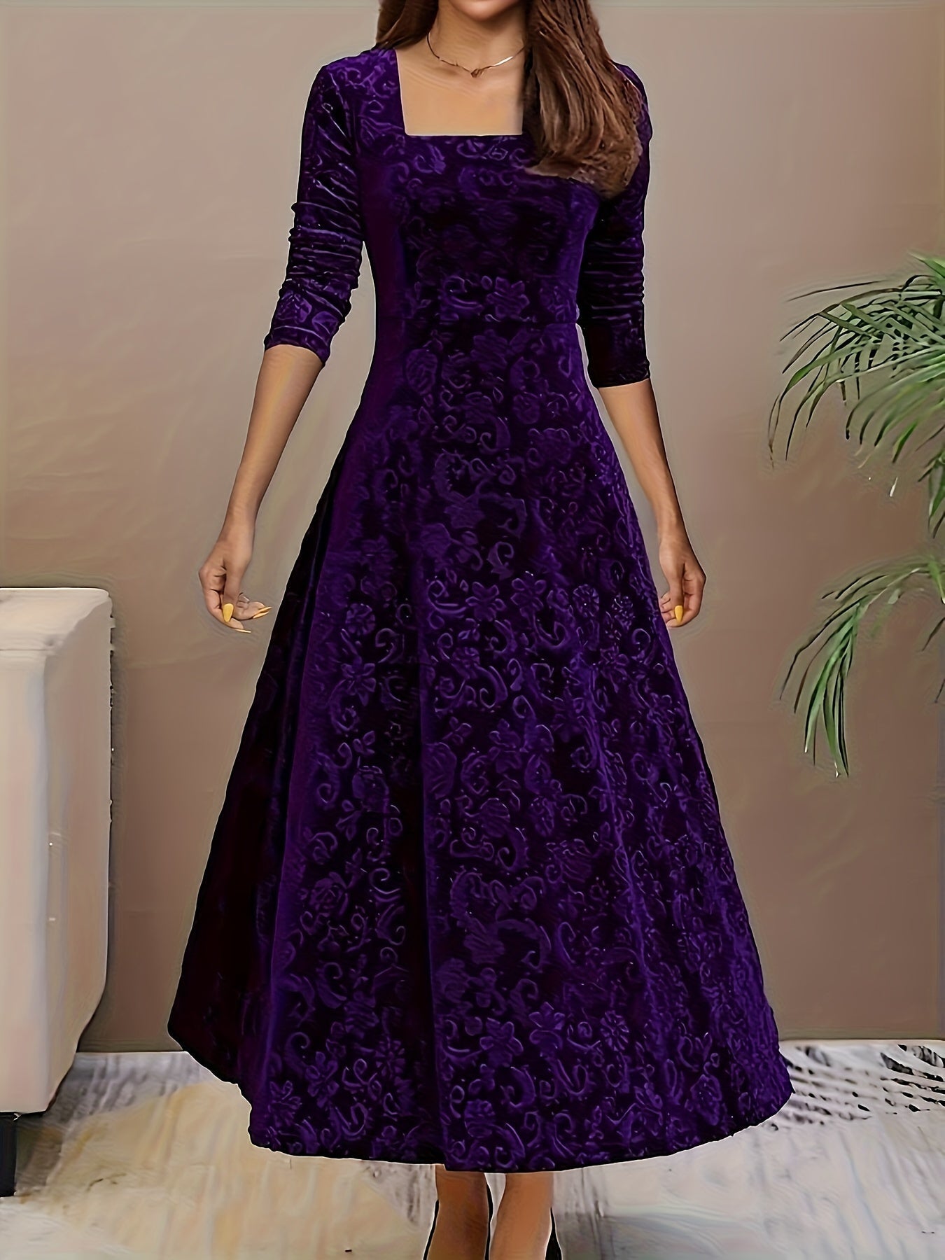 Elegante maxi jurk met verfijnd patroon, vierkante halslijn en driekwart mouwen