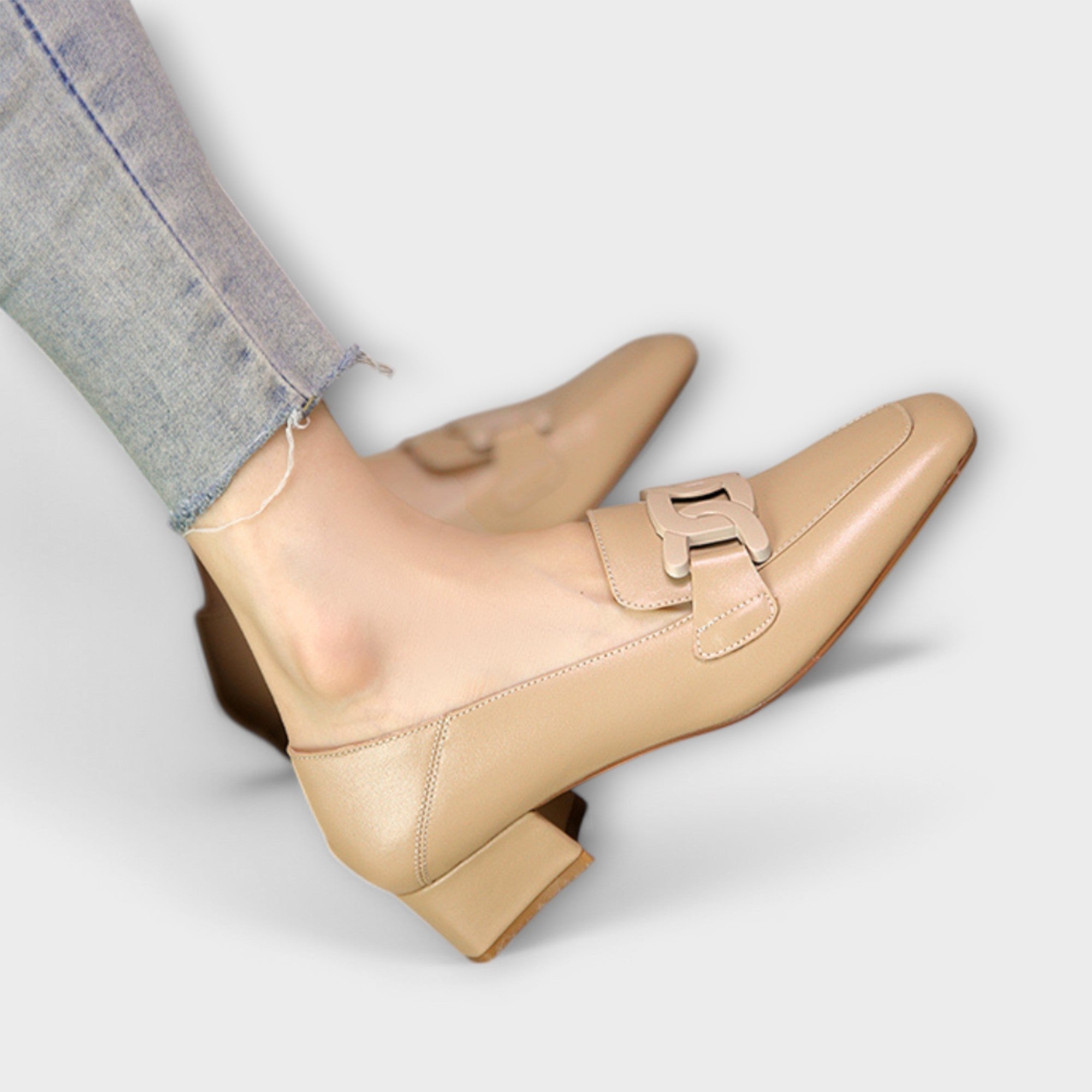 Orthopedische dames loafers van glad leer in een effen kleur met stevige antislipzool