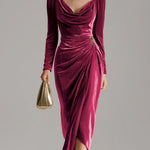 Elegante fluwelen midi jurk met ronde halslijn en aansluitend vrouwelijk silhouet