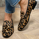 Dames mocassins met gedurfde luipaardprint in bruin en zwart, handgemaakt
