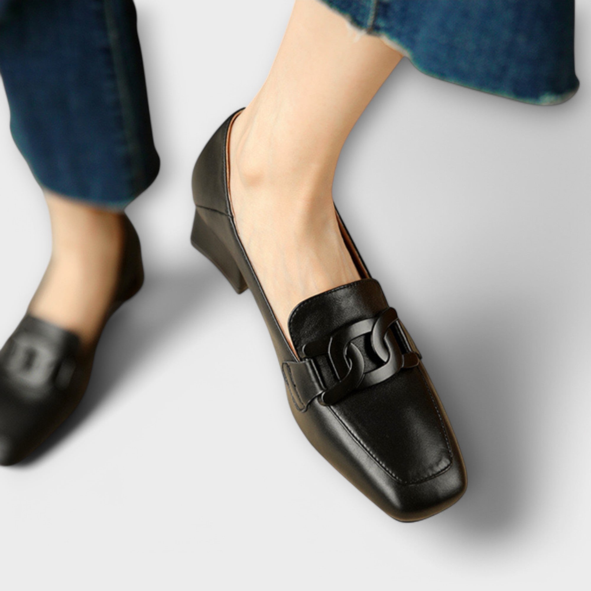 Orthopedische dames loafers van glad leer in een effen kleur met stevige antislipzool