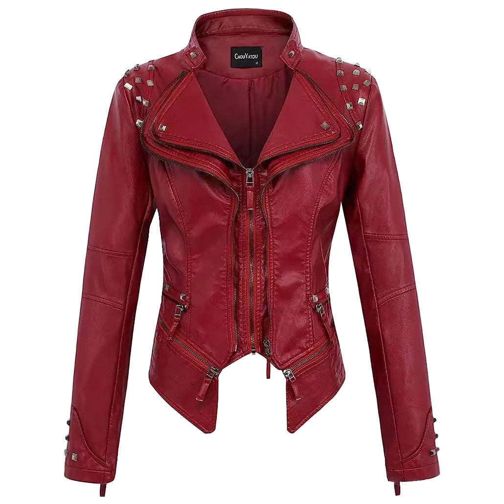 Strak dames bikerjack van nepleer met studs en diepe ritszakken