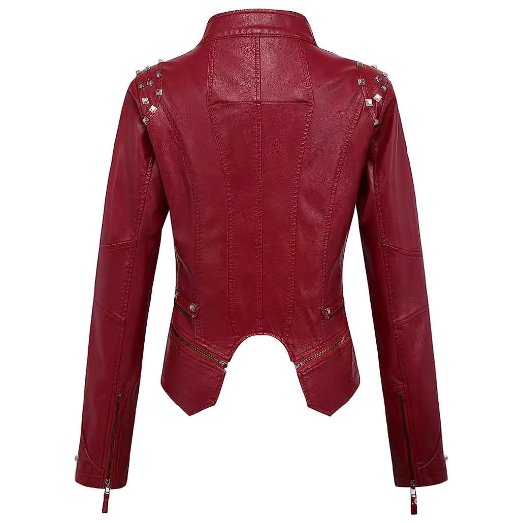 Strak dames bikerjack van nepleer met studs en diepe ritszakken
