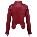 Strak dames bikerjack van nepleer met studs en diepe ritszakken