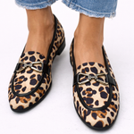 Moderne dames mocassins met luipaardprint in bruintinten en een comfortabele platte zool