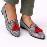 Klassieke handgemaakte loafers met franje, gestructureerd ontwerp en elegante afwerking