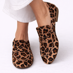 Mocassins met luipaardprint in bruin en zwart, met verfijnde details en platte zool