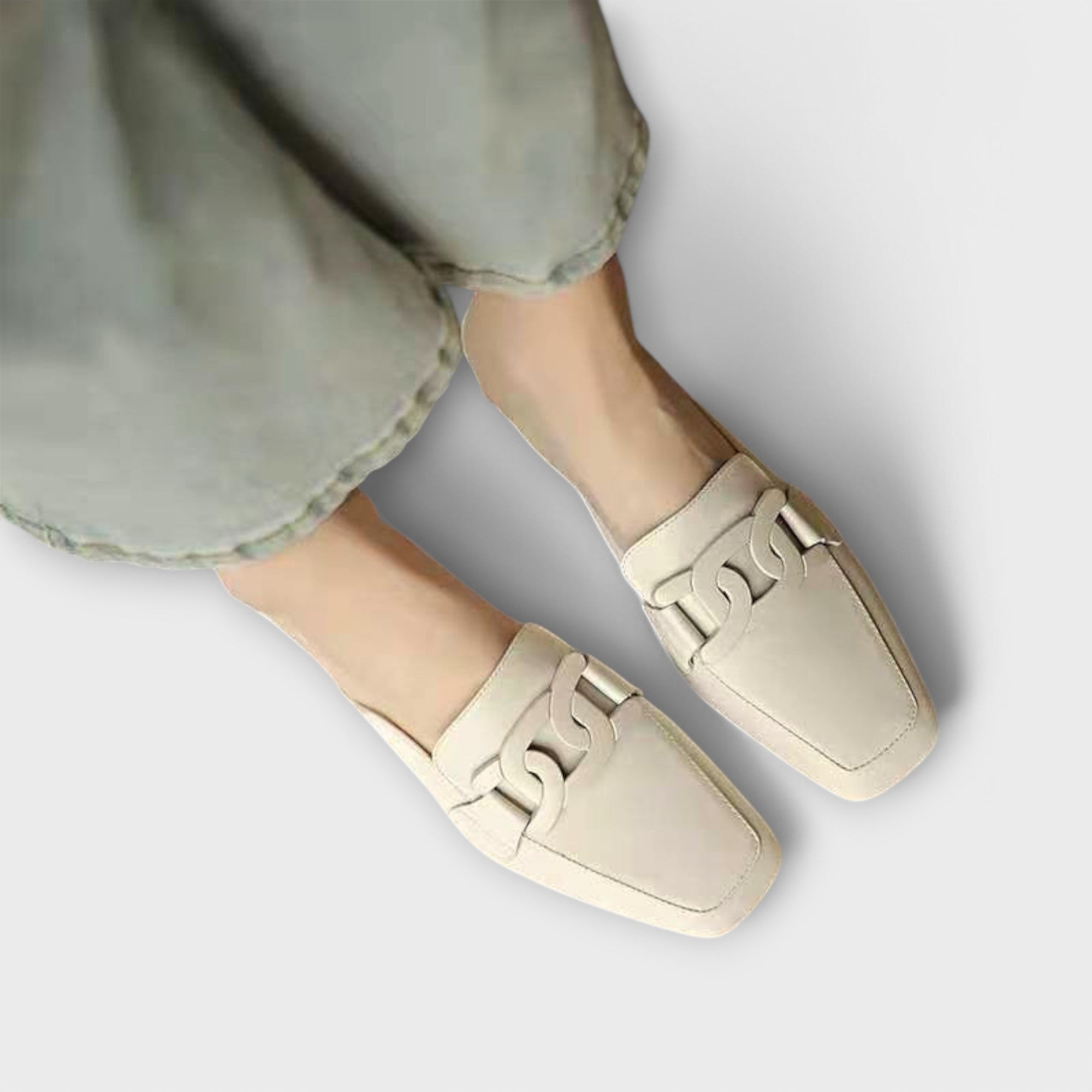 Orthopedische dames loafers van glad leer in een effen kleur met stevige antislipzool
