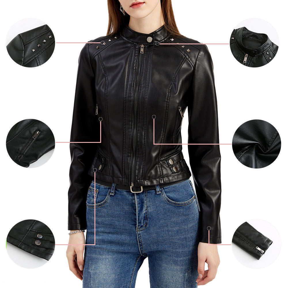 Kort dames jack van nepleer met zilverkleurige studs en diepe ritszakken