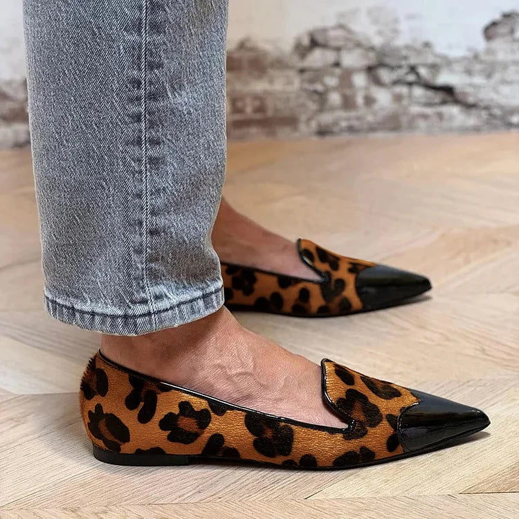 Handgemaakte instappers met luipaardprint, verfijnde details en comfortabele zool