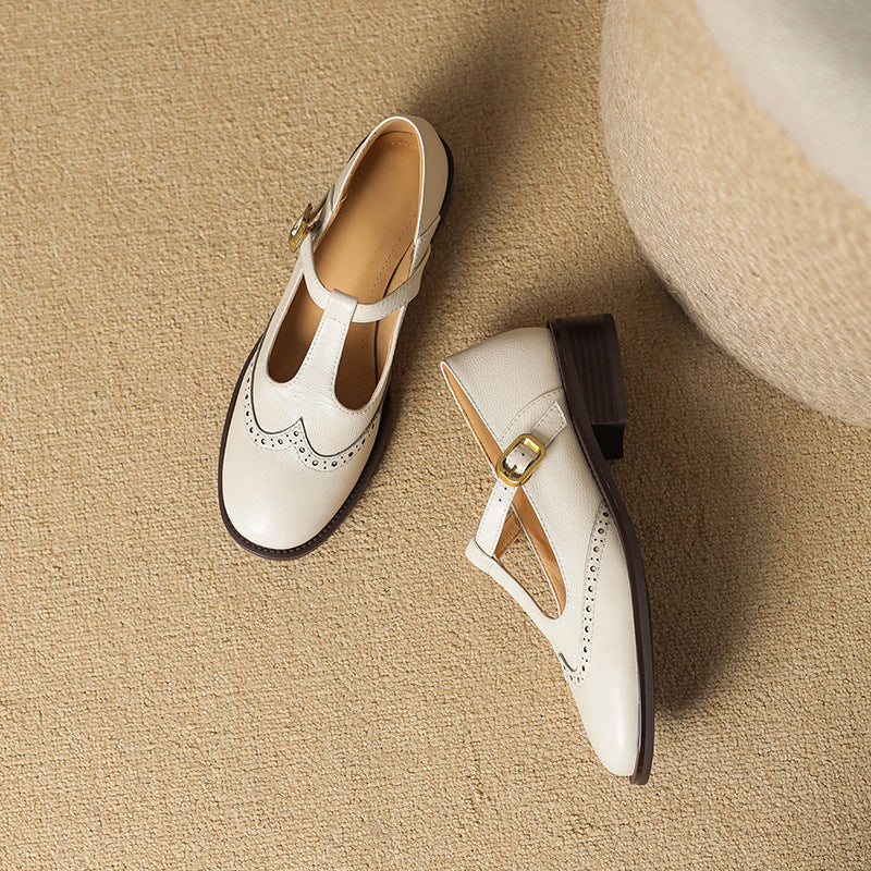 Bruine leren Mary Jane schoenen met T-band, lage blokhak en vintage stiksels