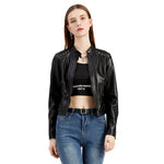 Kort dames jack van nepleer met zilverkleurige studs en diepe ritszakken