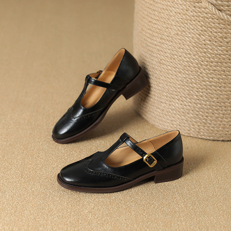 Bruine leren Mary Jane schoenen met T-band, lage blokhak en vintage stiksels