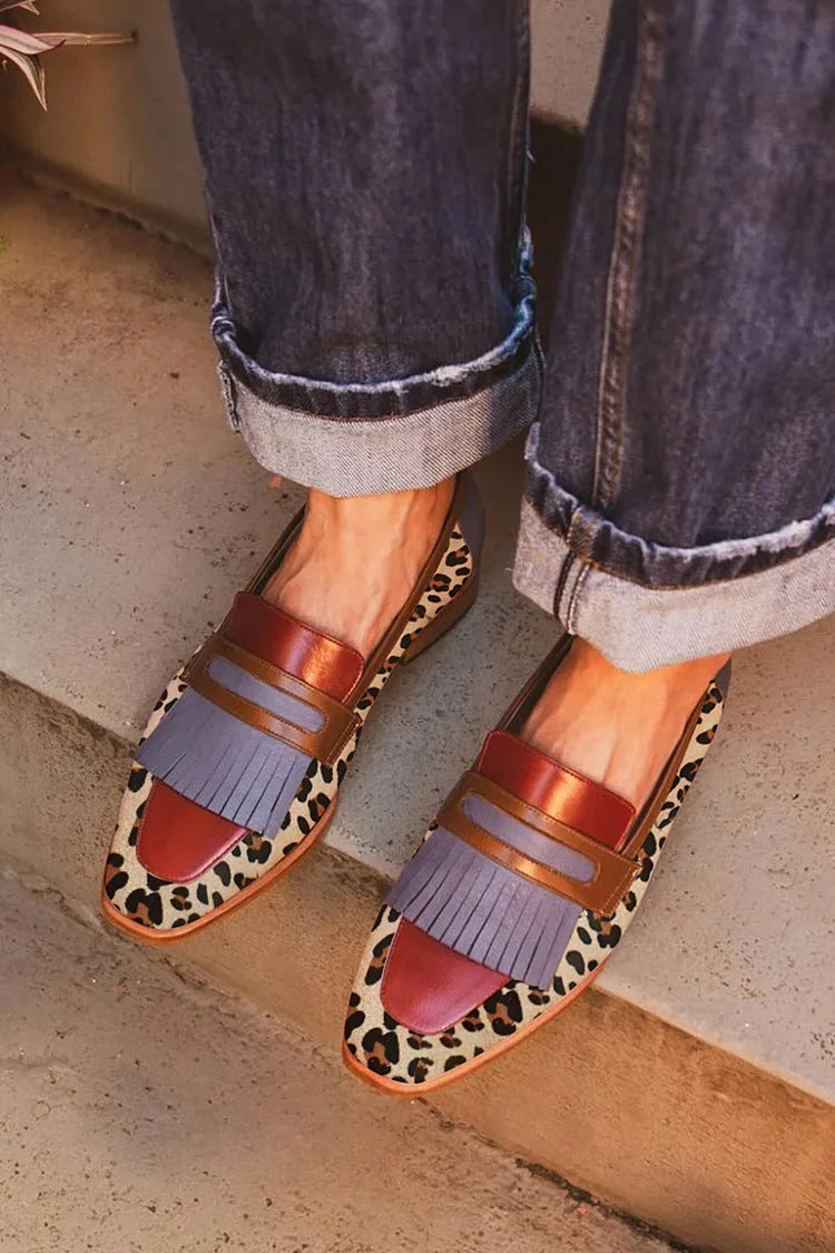 Elegante mocassins met luipaardprint, verfijnde details en handgemaakte afwerking