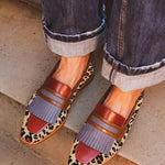 Elegante mocassins met luipaardprint, verfijnde details en handgemaakte afwerking