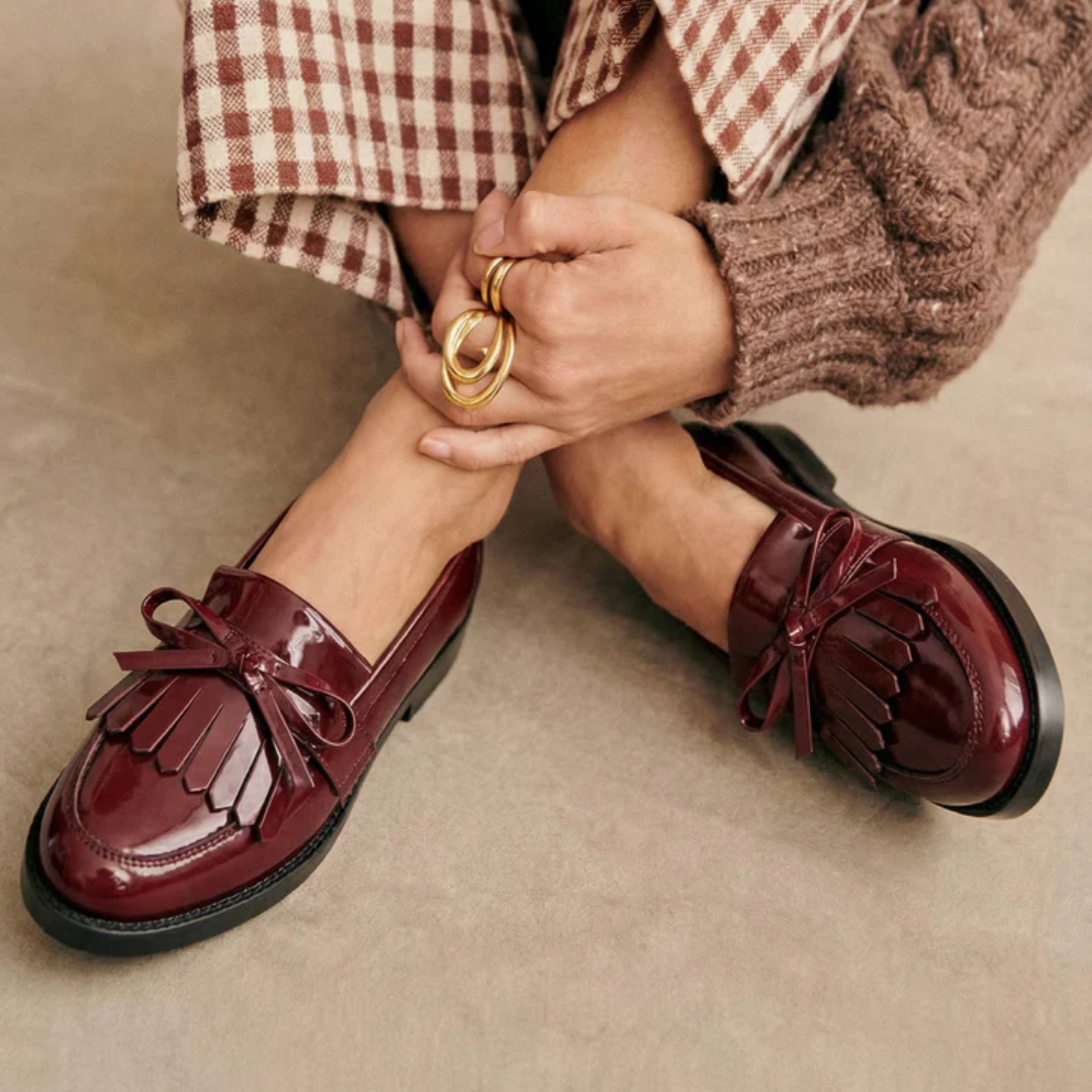 Elegante dames mocassins met sierlijke strik op de wreef en een verzorgde afwerking