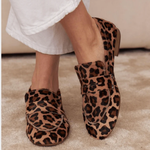 Mocassins met luipaardprint in bruin en zwart, met verfijnde details en platte zool