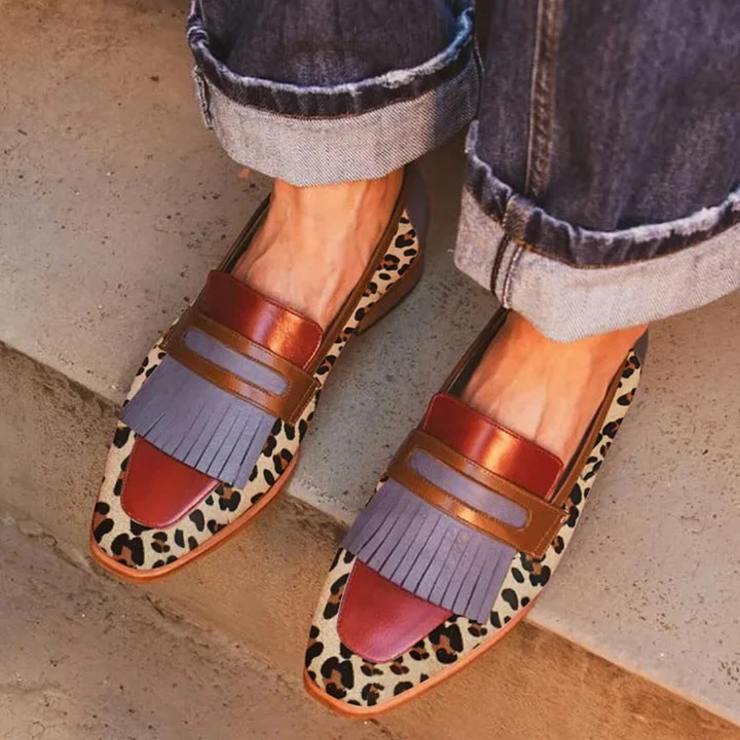 Elegante mocassins met luipaardprint, verfijnde details en handgemaakte afwerking