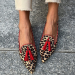 Safari mocassins met luipaardprint in warme tinten en elegante handgemaakte afwerking