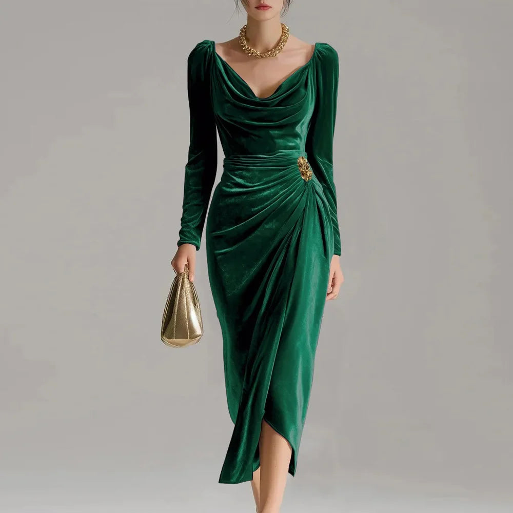Elegante fluwelen midi jurk met ronde halslijn en aansluitend vrouwelijk silhouet