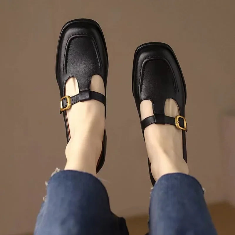 Zwarte T-band schoenen met vierkante neus, gouden gesp en lage blokhak voor dames