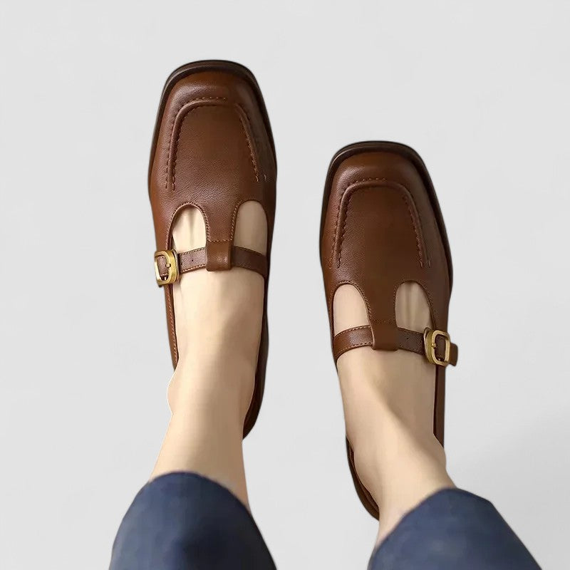 Willemijn dames platte t-band schoenen met vierkante neus