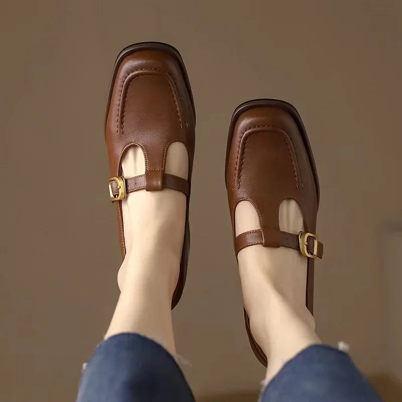 Zwarte T-band schoenen met vierkante neus, gouden gesp en lage blokhak voor dames