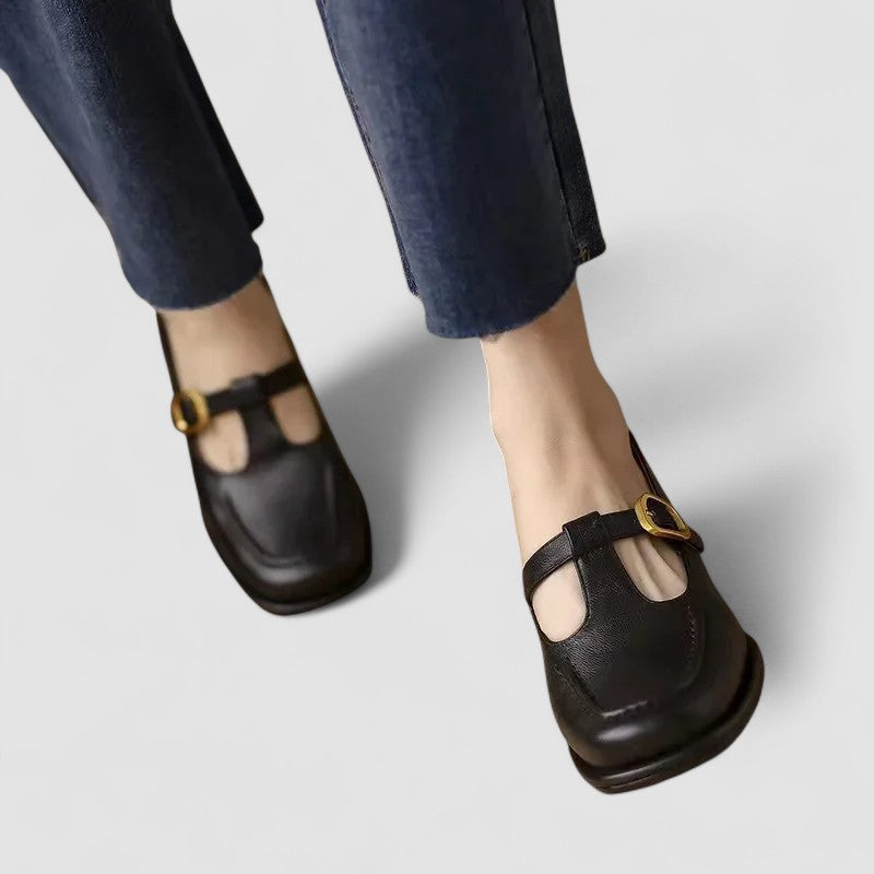 Willemijn dames platte t-band schoenen met vierkante neus